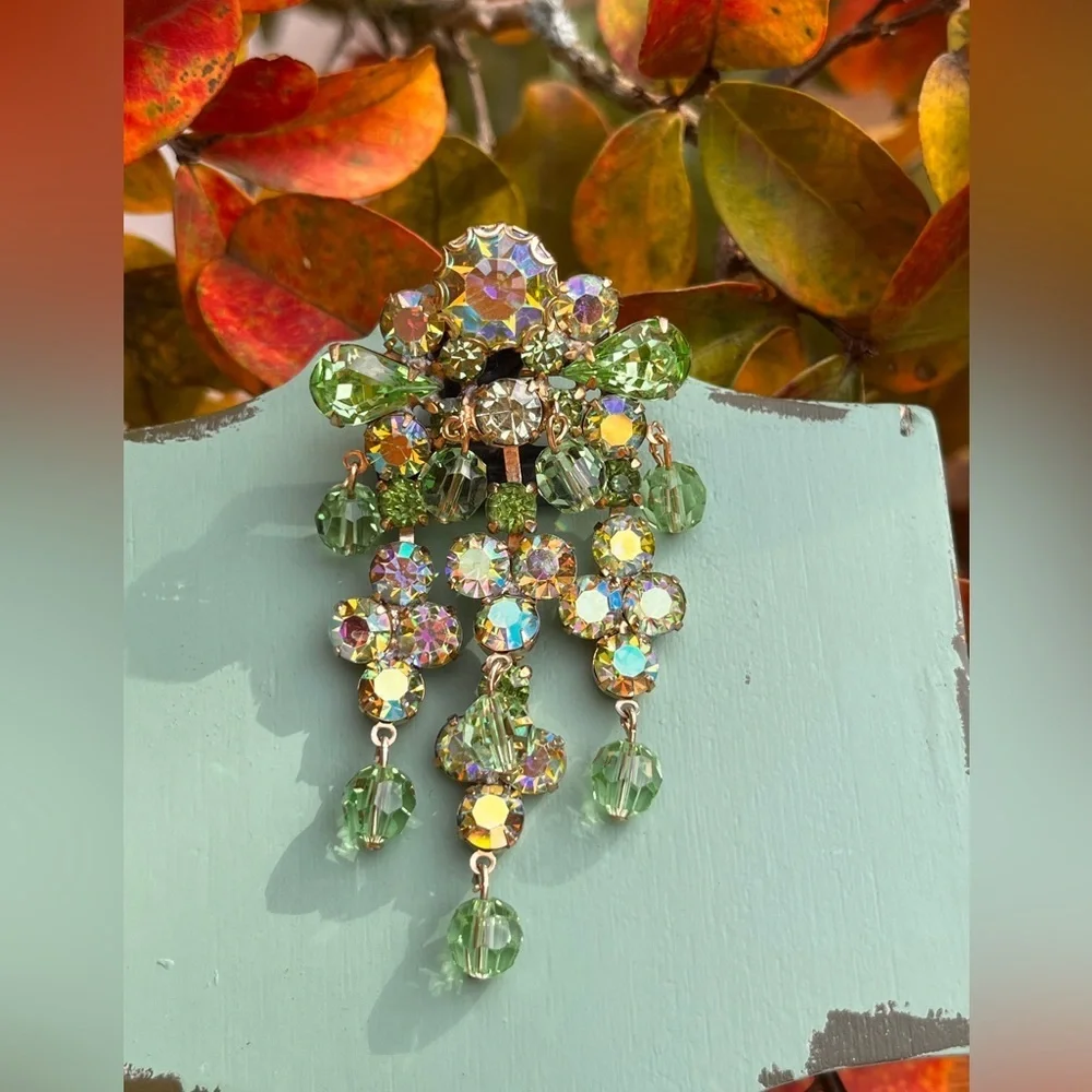 VINTAGE AURORA BOREALIS GREEN RHINESTONE brooch. Rare. Juliana? - Picture 4 of 9